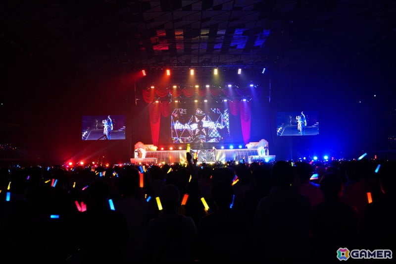 ブラスバンド、ダンサー、バンドによる演奏・演出で「学マス」の音楽を幅広く堪能できた「初星音楽祭」DAY1レポートの画像