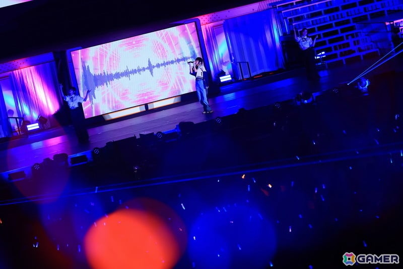 ブラスバンド、ダンサー、バンドによる演奏・演出で「学マス」の音楽を幅広く堪能できた「初星音楽祭」DAY1レポートの画像