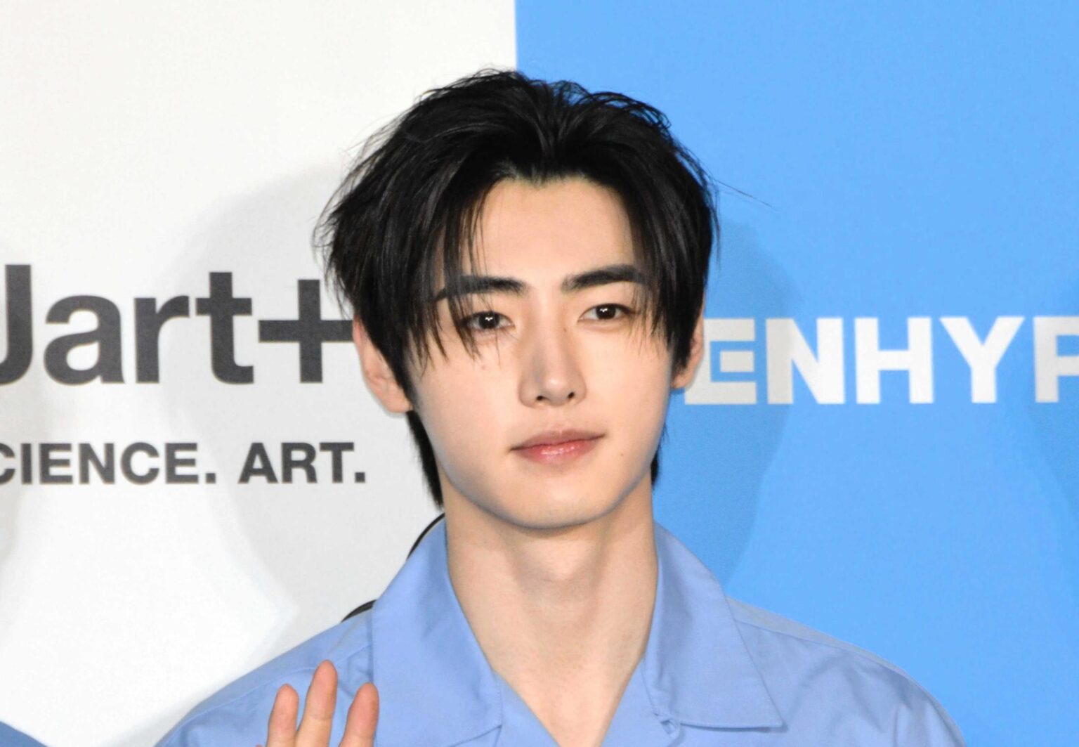 ＥＮＨＹＰＥＮソンフン 冬季五輪で聖火ランナーを無事務めたとＳＮＳで報告 デビュー前はフィギュア韓国代表候補 - Yahoo!ニュース