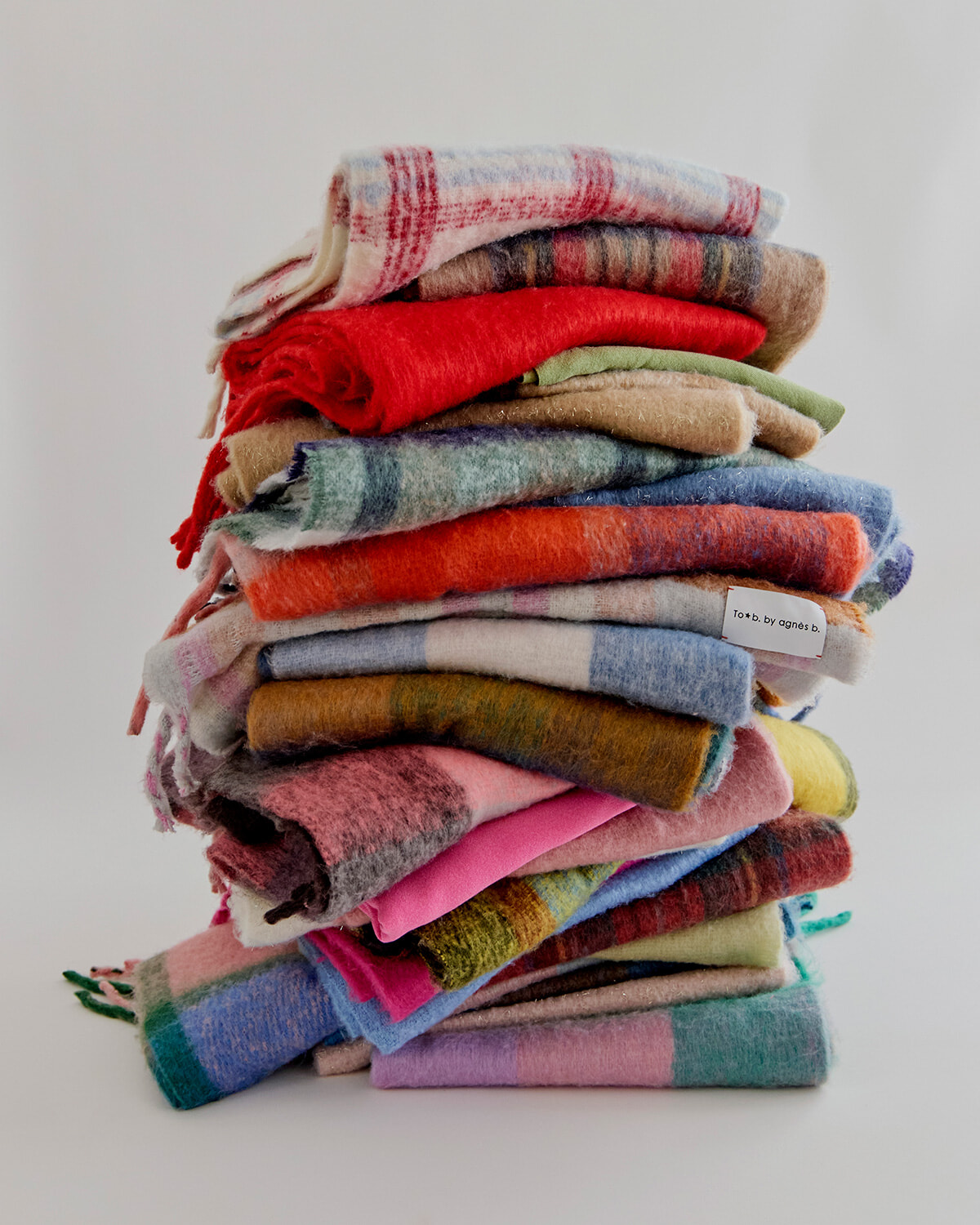 【トゥービー バイ アニエスべー】マフラー&ストールは色・柄違いで揃えて、冬のおしゃれをアップデート。