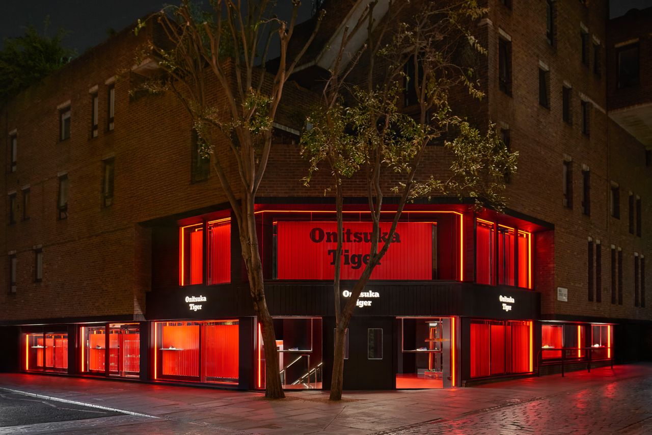 ロンドンにある欧州初のレッドコンセプトストア(アシックス提供)