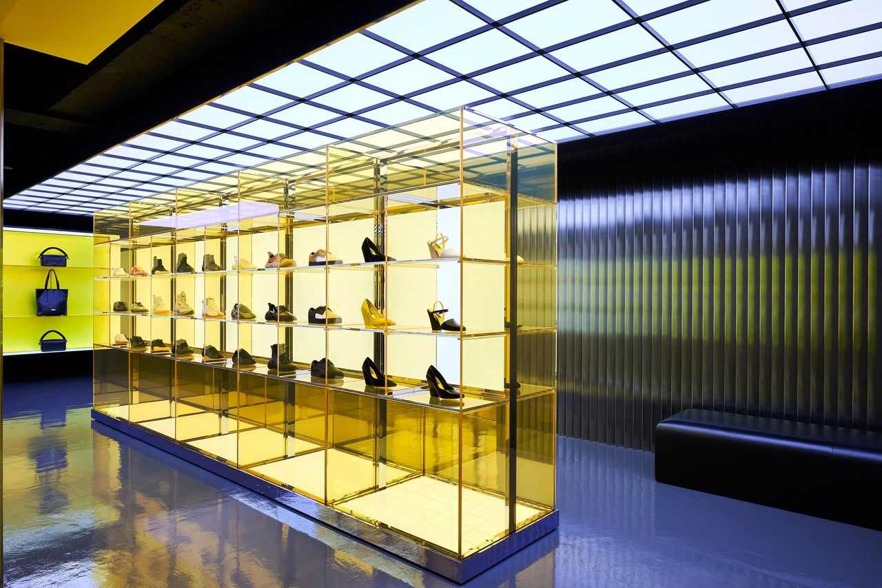 イエローコレクションのコンセプトストアの店内(アシックス提供)