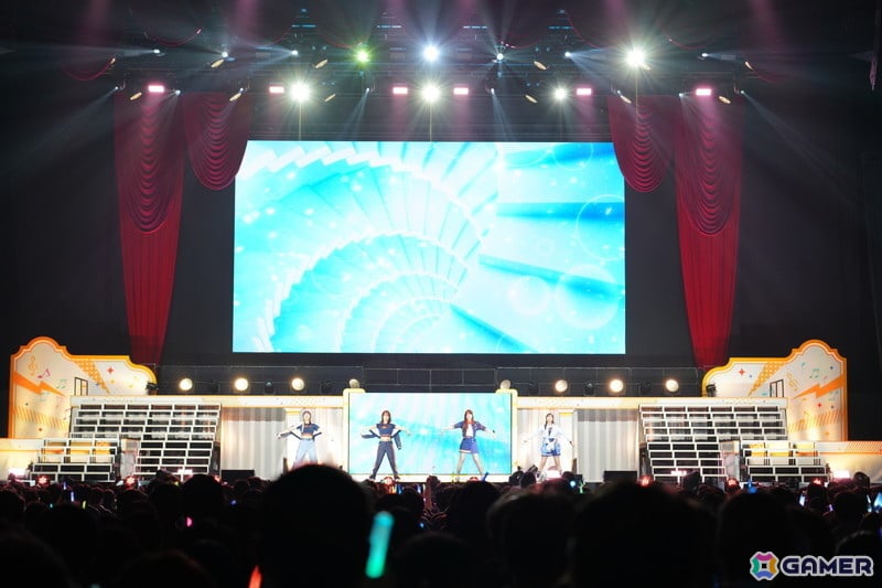 ブラスバンド、ダンサー、バンドによる演奏・演出で「学マス」の音楽を幅広く堪能できた「初星音楽祭」DAY1レポートの画像