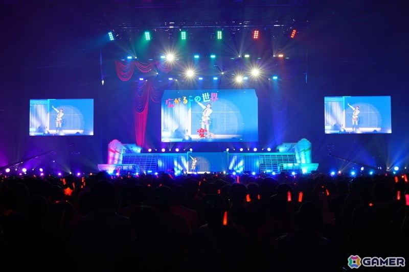 ブラスバンド、ダンサー、バンドによる演奏・演出で「学マス」の音楽を幅広く堪能できた「初星音楽祭」DAY1レポートの画像