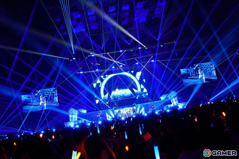 ブラスバンド、ダンサー、バンドによる演奏・演出で「学マス」の音楽を幅広く堪能できた「初星音楽祭」DAY1レポートの画像