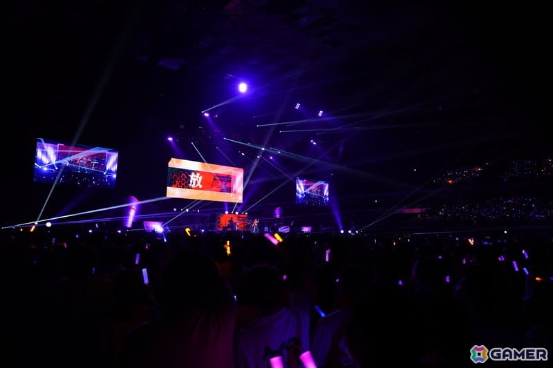 ブラスバンド、ダンサー、バンドによる演奏・演出で「学マス」の音楽を幅広く堪能できた「初星音楽祭」DAY1レポートの画像