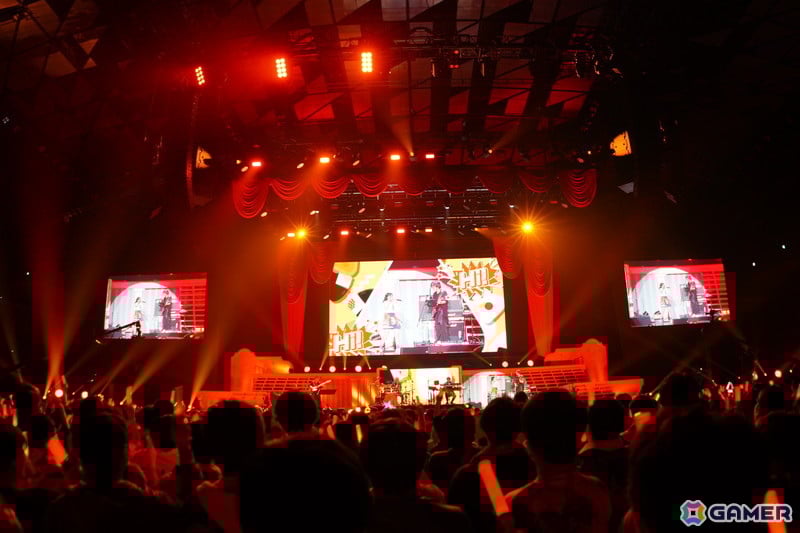 ブラスバンド、ダンサー、バンドによる演奏・演出で「学マス」の音楽を幅広く堪能できた「初星音楽祭」DAY1レポートの画像