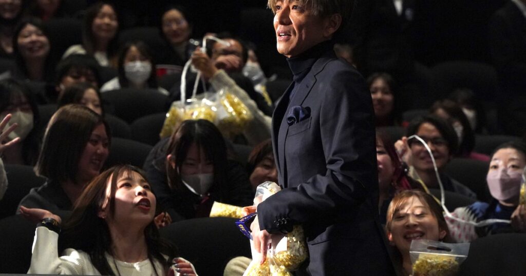 木村拓哉ら「教場 Requiem」キャストが観客にポップコーン手渡し、節分の豆も用意（イベントレポート / 写真26枚） - ナタリー