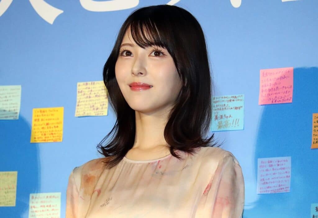 映画『ほどなく、お別れです』初日舞台挨拶にて、浜辺美波