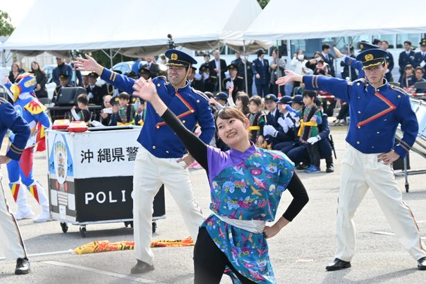 音楽通し、警察活動知って　“二刀流”で輝き、演奏会向け奔走　音楽隊カラーガード・瀬長巡査長