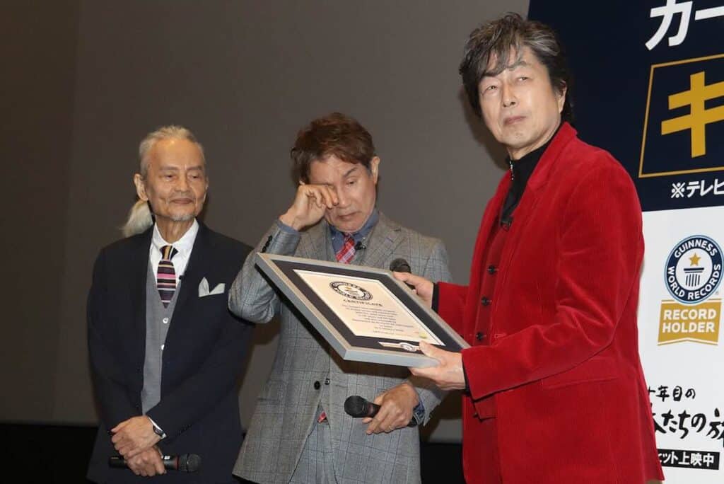 映画『五十年目の俺たちの旅』ギネス認定(左から)秋野太作、田中健、中村雅俊