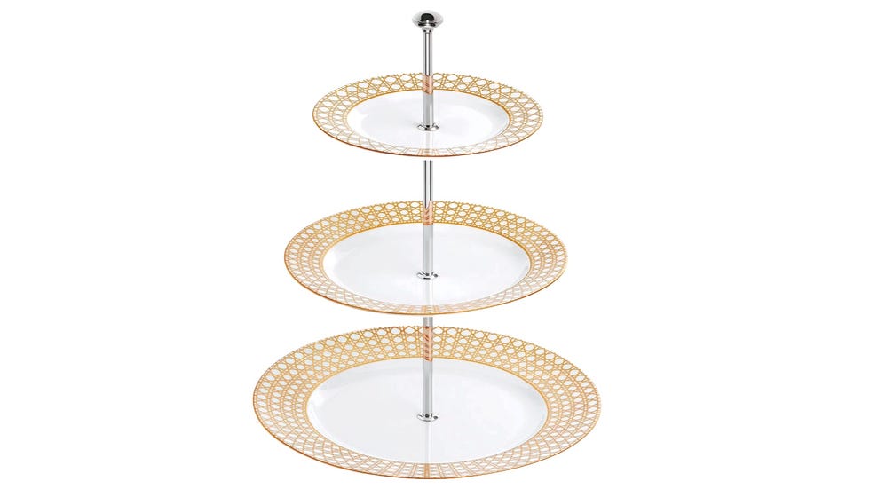 カナージュ柄のケーキスタンド3段［上段⌀16.9×中段⌀21.4×下段⌀26.4×h29cm）250,000円　※サイズは編集部調べ