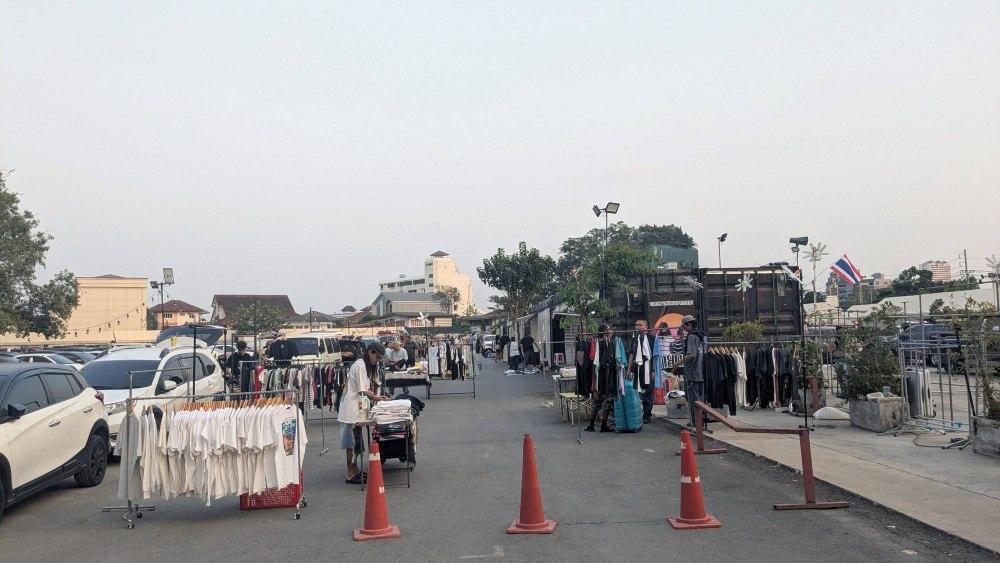 16時オープンのおはずが、17時はこんな状態。絶賛準備中