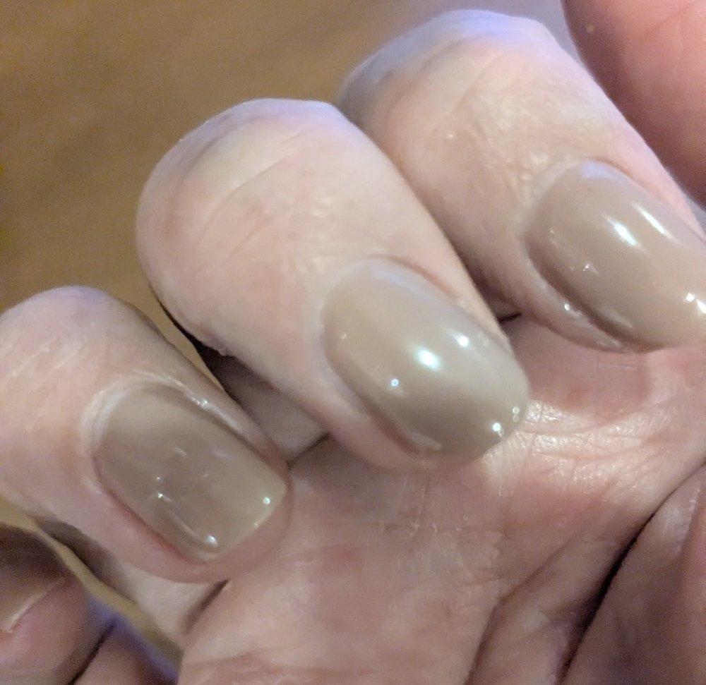 帰国後通常通り勤務するためピンクベージュで我慢