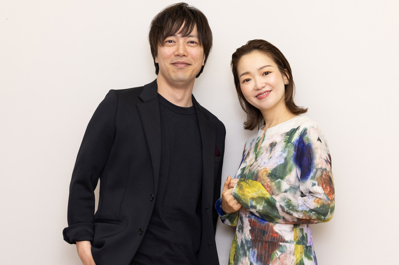 【秘話公開】劇団四季『オペラ座の怪人』俳優・飯田達郎はプライベートでも完璧主義者。クリスティーヌ役・山本紗衣と名場面の再現も  (1/1)| 女性セブンプラス