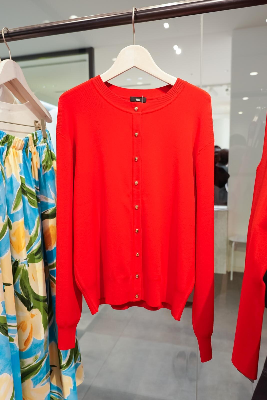 UVカットレーヨンブレンドメタルボタンカーディガン 7,990円 ※2月中旬販売予定