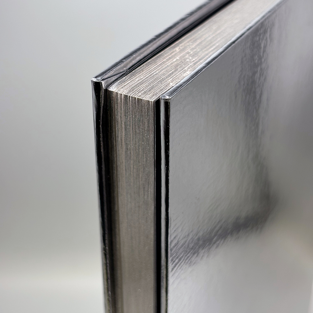 小口を銀に塗装した「三方銀」仕様｜【豪華特装版】『恐怖心展』