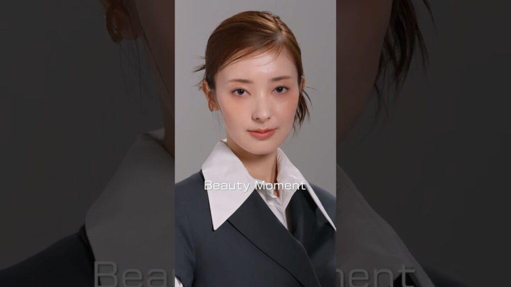 【Beauty Moment】宮本茉由さんが、新たに誕生した「カラー+グロウ エンハンサー」を使用した2ルックのメイクアップを堪能する。#メイクアップ #ビューティ #ファッション通信 【Beauty Moment】宮本茉由さんが、新たに誕生した「カラー+グロウ エンハンサー」を使用した2ルックのメイクアップを堪能する。#メイクアップ #ビューティ #ファッション通信