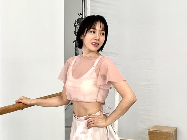 女優ソン・イェジン、引き締まった腹筋に目が釘付け！デビュー当時のようなビジュアル【PHOTO】 | cinemacafe.net