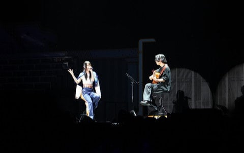 ブラスバンド、ダンサー、バンドによる演奏・演出で「学マス」の音楽を幅広く堪能できた「初星音楽祭」DAY1レポート