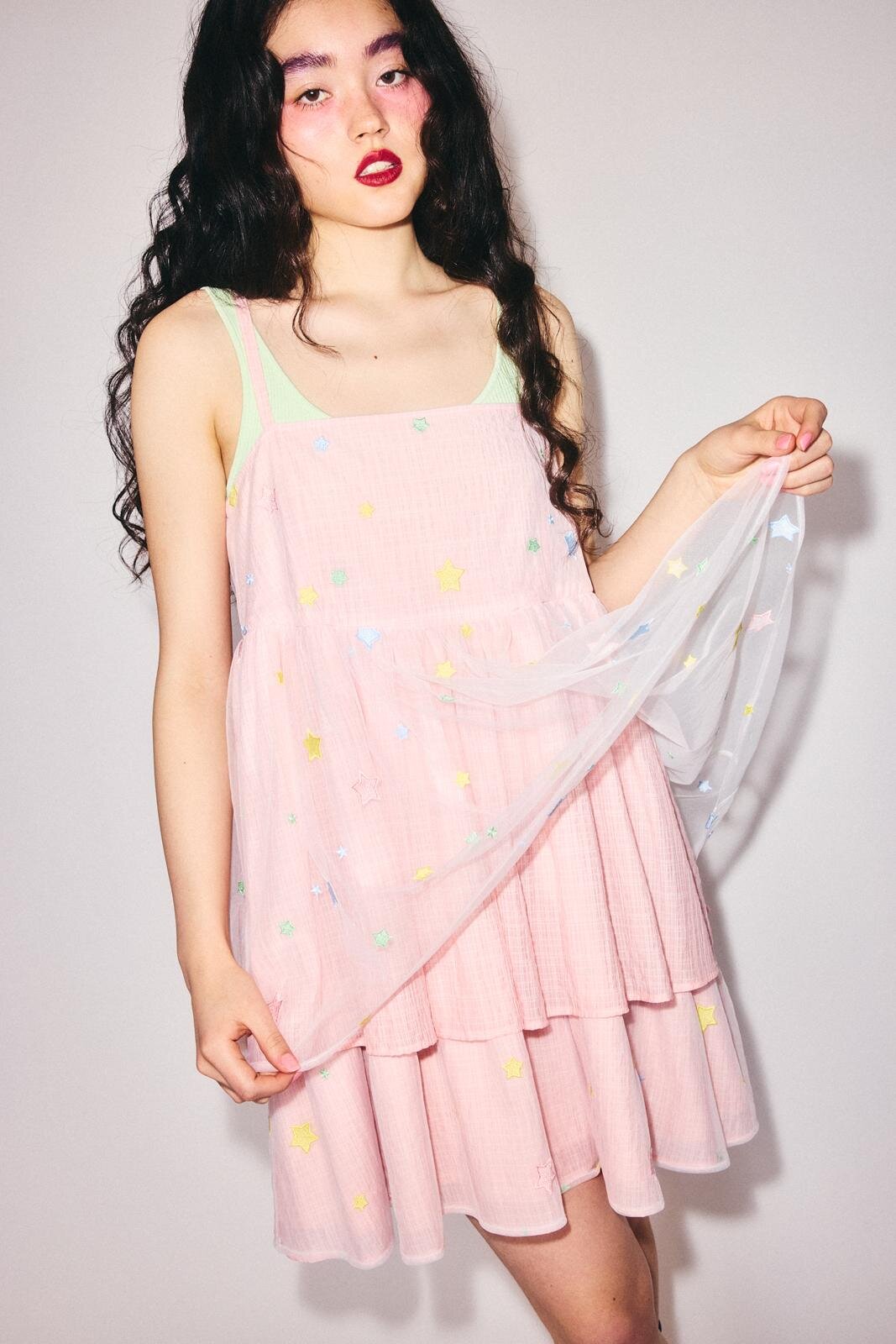 シアー トゥウィンクル キャミソール ミニ ドレス 28,600円 ※5月中旬発売予定