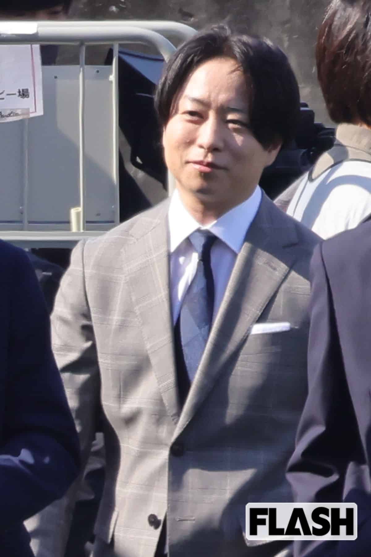 柔和な表情を見せる櫻井翔
