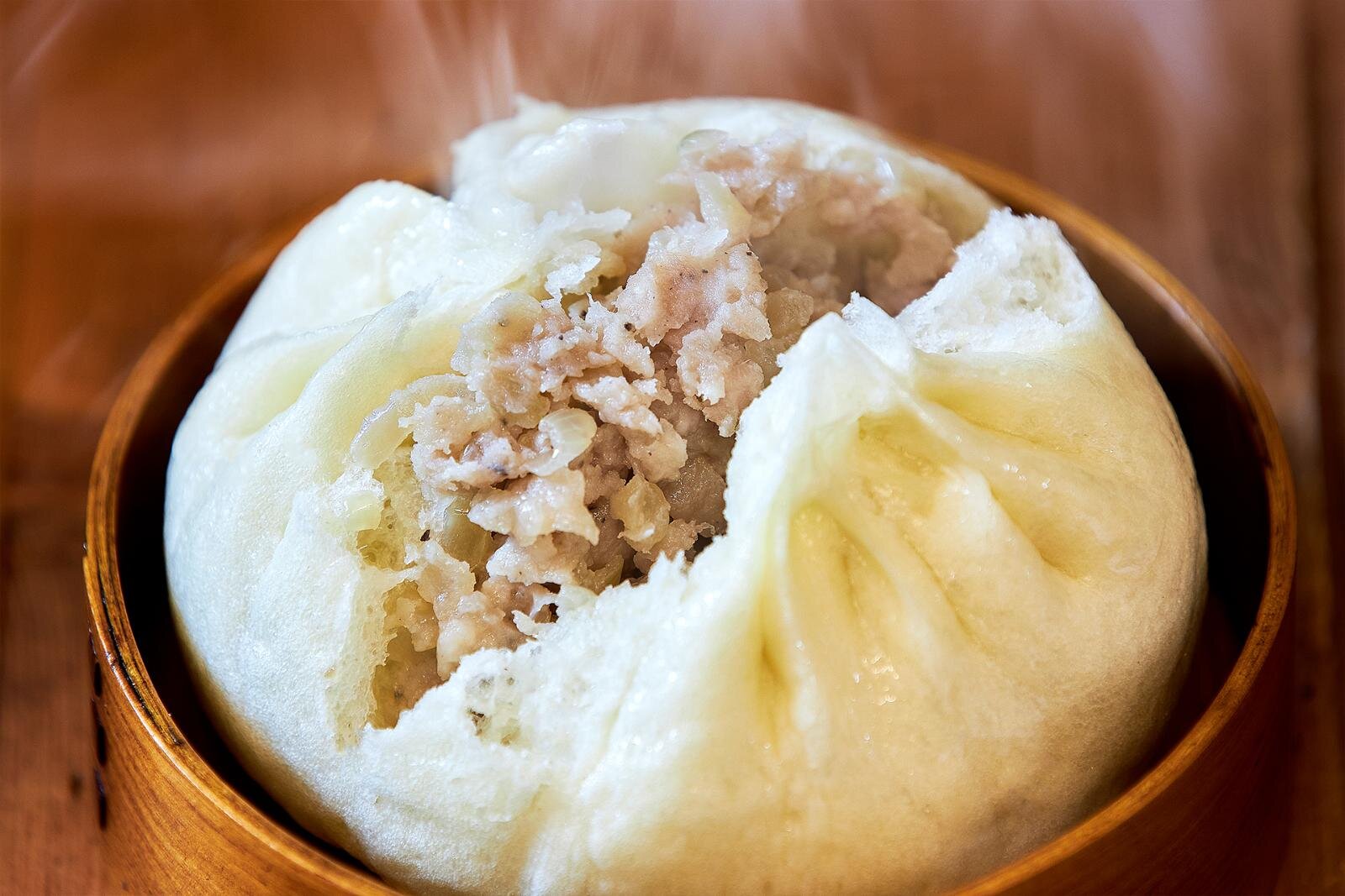 「551 蓬莱」の味を受け継ぐ豚饅専門店「羅家 東京豚饅」大井町トラックスに“イートイン併設”で開業｜写真2