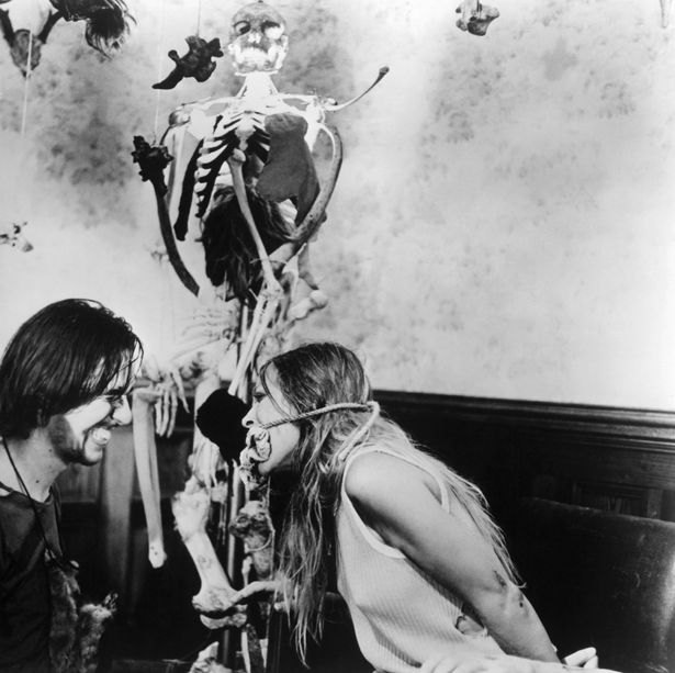 美術は本物の動物の死体で作られている(『悪魔のいけにえ』)