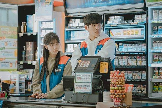 イニョンを優しく包むようなドユン