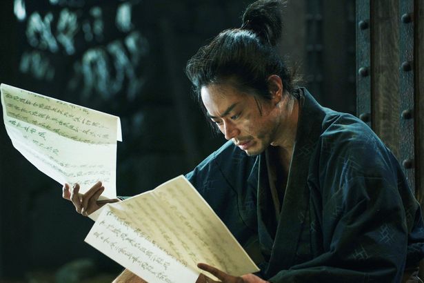 幽閉された敵方の軍師、黒田官兵衛(菅田)