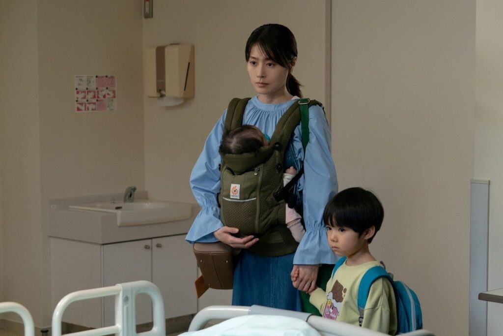 有村架純、初の母親役に挑戦！『マジカル・シークレット・ツアー』揺れ動く心情と覚悟の表情に迫った場面写真｜最新の映画ニュースならMOVIE WALKER PRESS