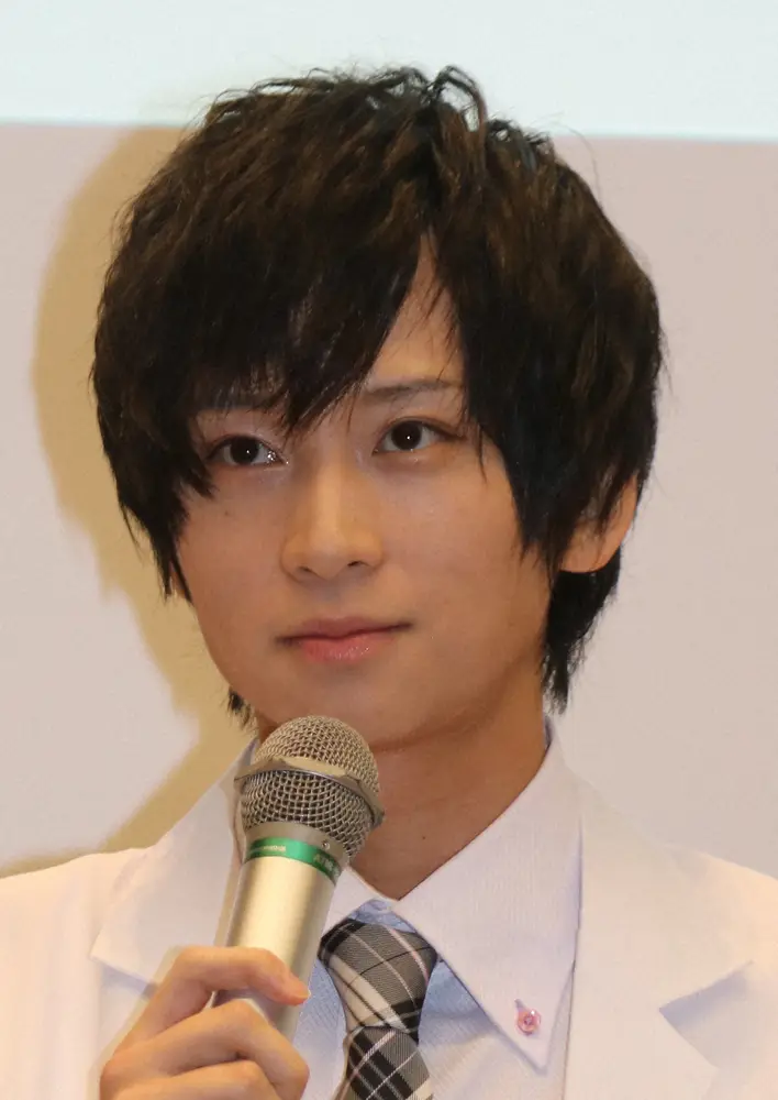 俳優・荒牧慶彦　舞台上演中に足負傷　自力歩行困難で公演は声のみの出演へ「舞台袖から台詞を発声」 - スポニチ Sponichi Annex 芸能