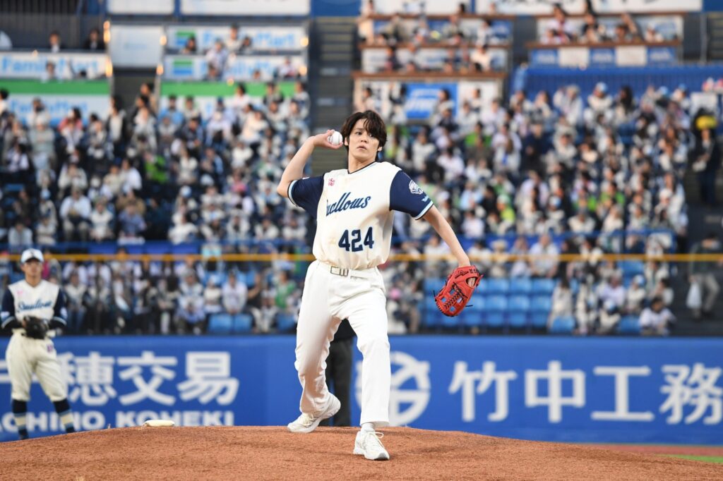 宮野真守、始球式でナイスピッチング! ノーバン投球実現で“マリオ映画”に「勢いが付くかも」(映画.com) - Yahoo!ニュース - MAGMOE