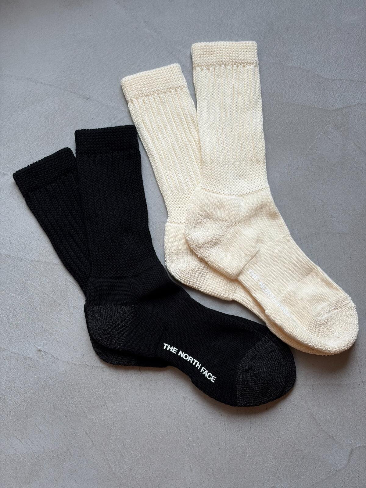 カーム リブ クルー ブラック/ホワイト 各3,520円