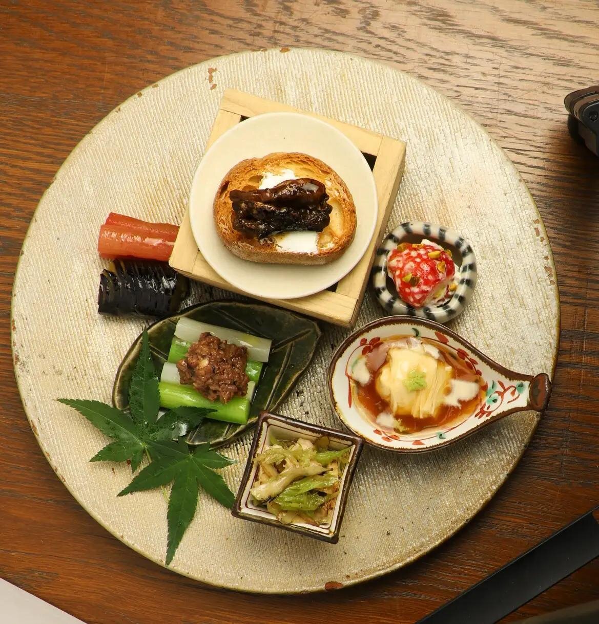 コーチ(COACH), ザ・ノース・フェイス(THE NORTH FACE), メディコム・トイ(MEDICOM TOY), グラウンド ワイ(Ground Y), ガニー(GANNI), トーガ(TOGA) スターバックス リザーブ カフェ｜写真4