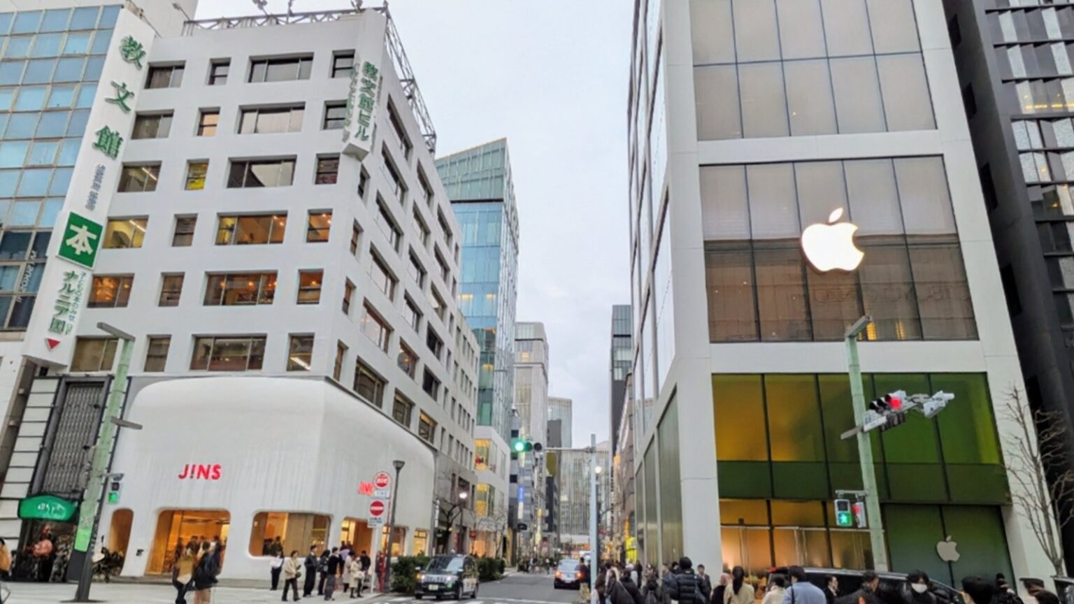 藤本壮介氏設計「JINS銀座店」、レーモンド建築に左官壁と万博の白い鹿(2ページ目) – xtech.nikkei.com 藤本壮介氏設計「JINS銀座店」、レーモンド建築に左官壁と万博の白い鹿(2ページ目) - xtech.nikkei.com