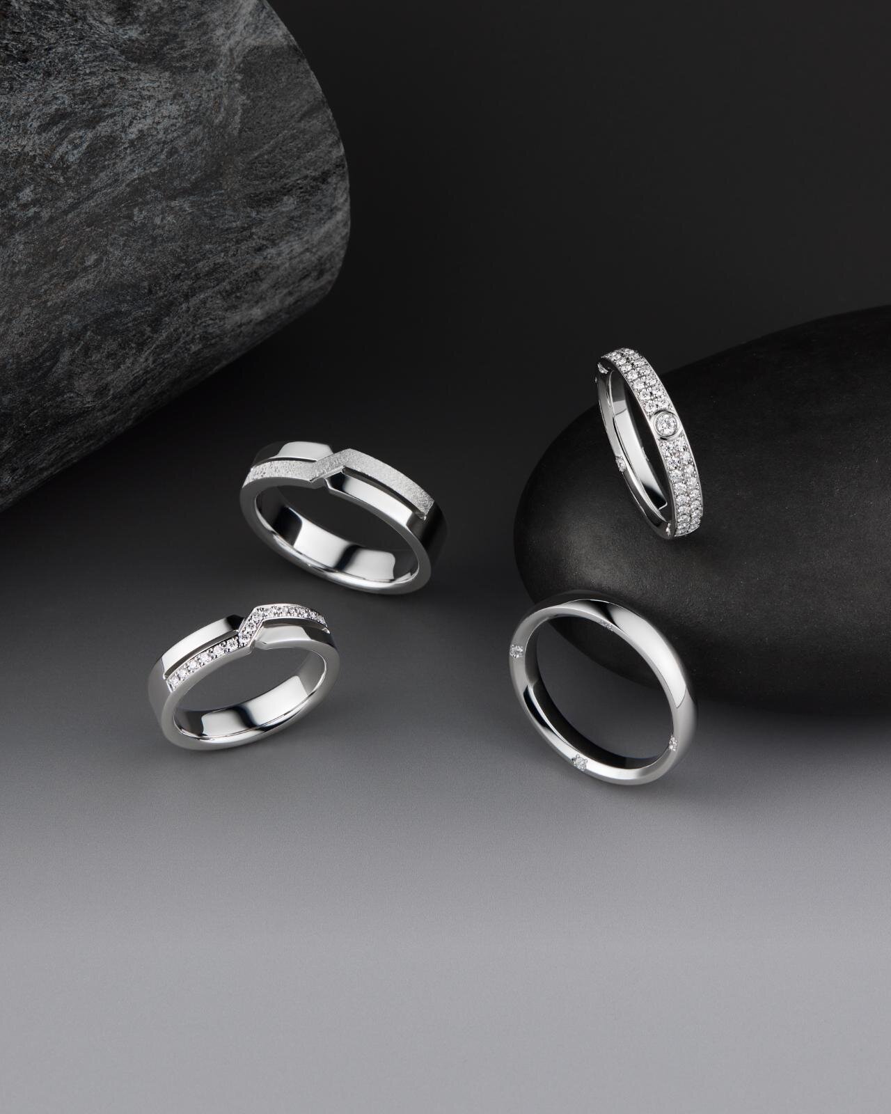 「トランジット」左上(プラチナ 950) 418,000円、左下(プラチナ 950/ダイヤモンド 0.11ct) 462,000円 「ジーシーティ」右上(プラチナ950/ダイヤモンド 0.28ct) 605,000円、右下(プラチナ 950/ダイヤモンド 0.04ct) 363,000円