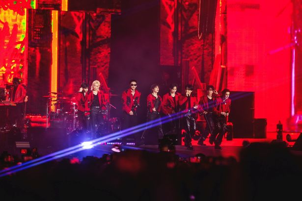 華やかなライブパフォーマンスだけでなく、メンバーたちの等身大の姿を目撃できる『Stray Kids : The dominATE Experience』