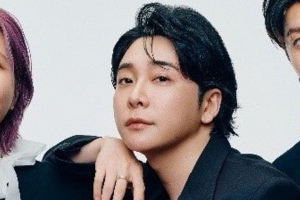 「ヴァンパイア感」Mrs. GREEN APPLE大森元貴 赤シャツ×黒ネイルのロックなビジュに「カッコ良くて頭バグる」「メロい」の声 1か月あたりのファッション&美容費用についても解説 | LIMO 「ヴァンパイア感」Mrs. GREEN APPLE大森元貴 赤シャツ×黒ネイルのロックなビジュに「カッコ良くて頭バグる」「メロい」の声 1か月あたりのファッション&美容費用についても解説 | LIMO