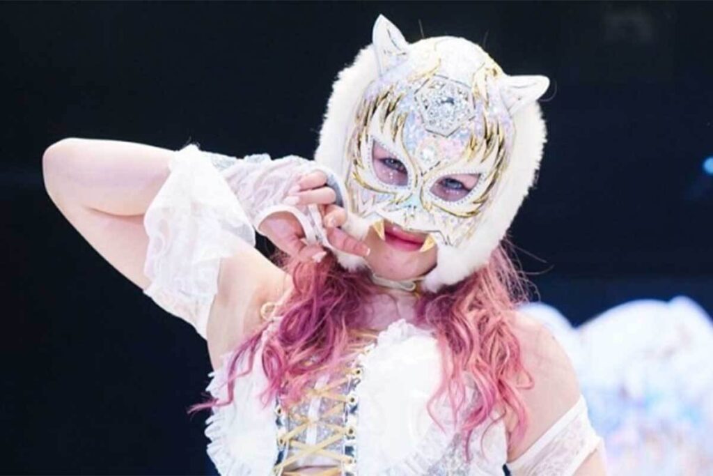 覆面レスラー、“脱マスク”のミニスカ姿 「どこのアイドルかと」「ぼやけてても可愛い」とファン歓喜（ENCOUNT） - Yahoo!ニュース