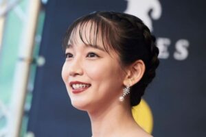 圧巻の役作り…吉岡里帆が黒柳徹子に、映画『SUKIYAKI 上を向いて歩こう』新キャスト発表「あまりにも美人すぎる…」 - Yahoo!ニュース