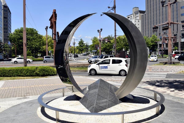 月丘さんの生誕１００周年を記念して建てられた碑（広島市中区で）