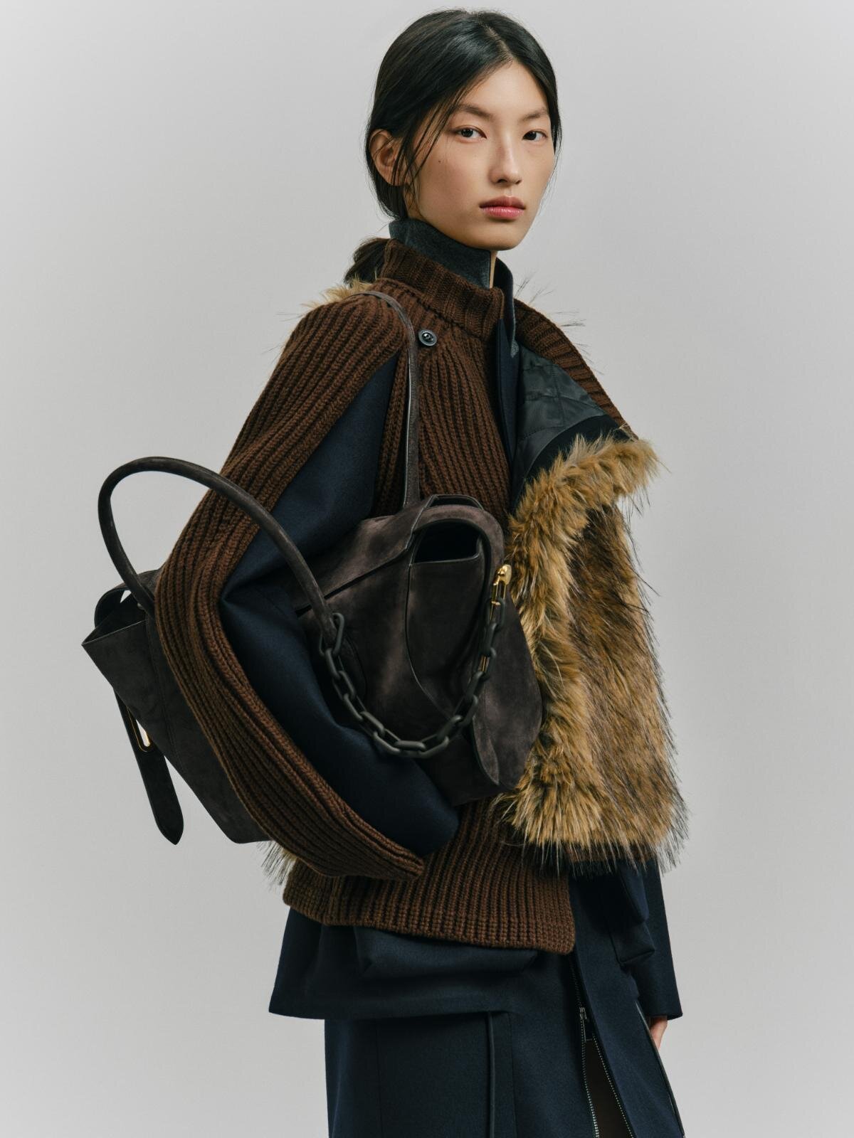sacai 2026年秋冬ウィメンズコレクション、花開く瞬間の躍動としなやかな佇まい｜写真29