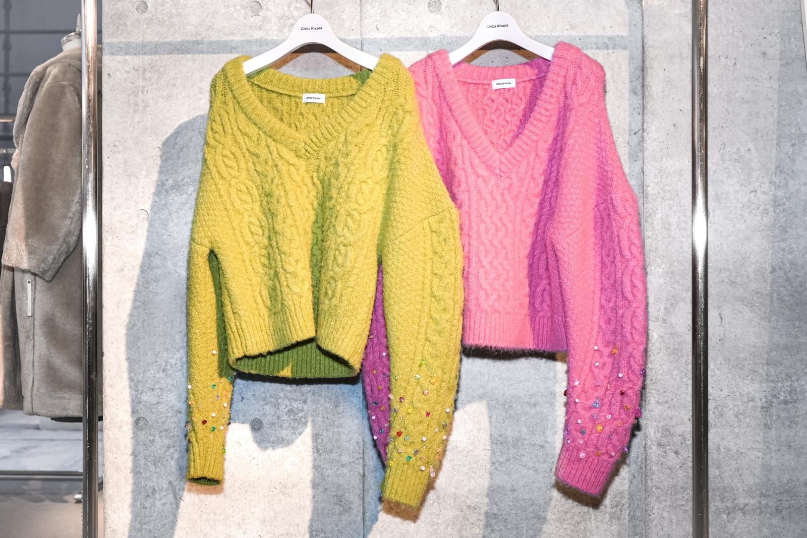 Vネックニット 75,900円 ※8月下旬発売予定