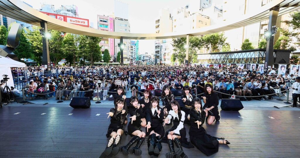 WHITE SCORPIONのフリーライブ、動員目標3000人達成ならずも大盛況「私たちは走り続けます」（ライブレポート / 写真18枚） - 音楽ナタリー