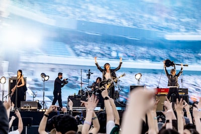 「a flood of circle 20周年記念公演 “LIVE AT 日本武道館”」の様子。（Photo by Viola Kam [V'z Twinkle]）