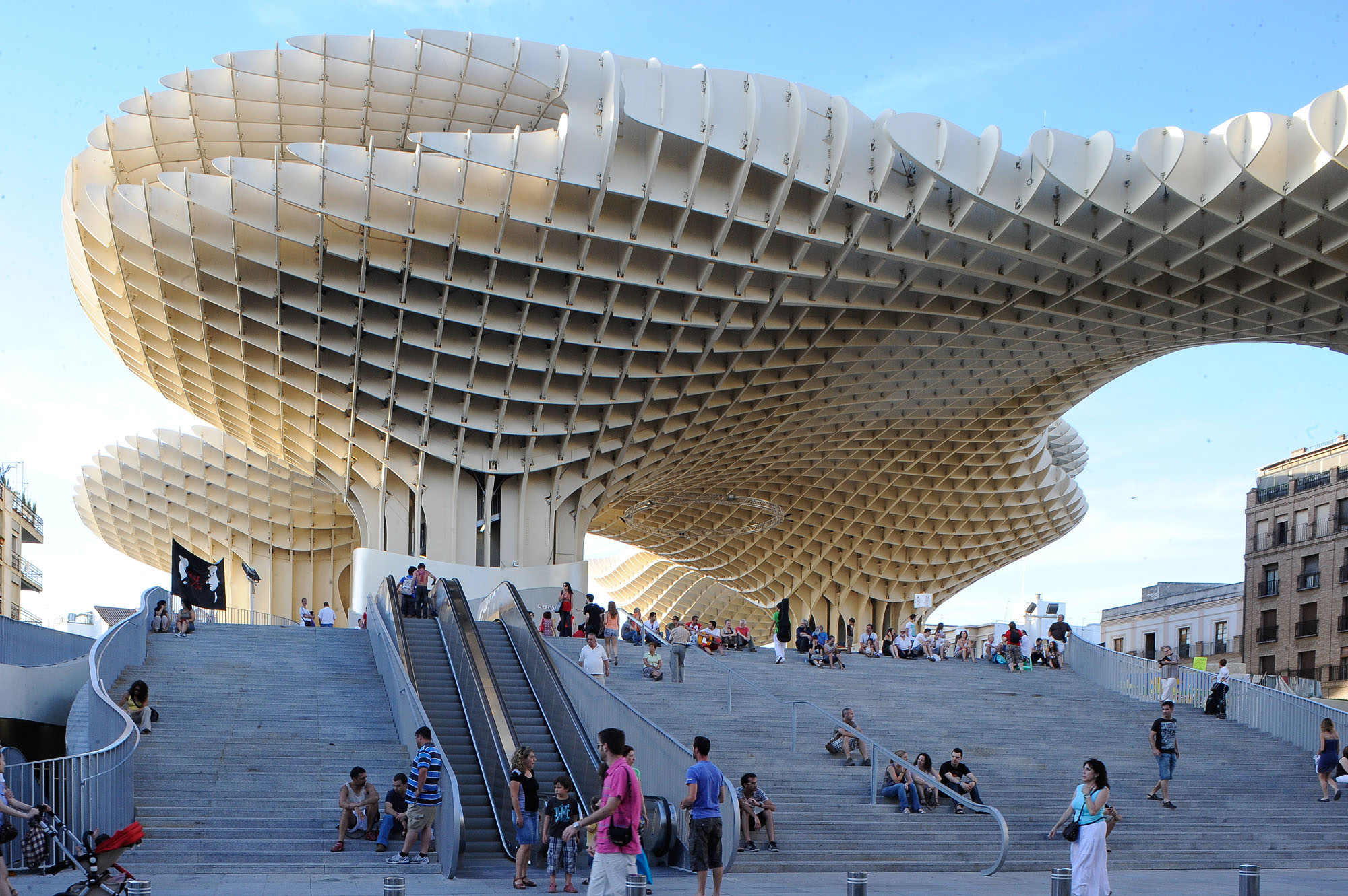 〈メトロポール・パラソル(Metropol Parasol)〉J・マイヤー・H・アーキテクツ(J. MAYER H. Architects)