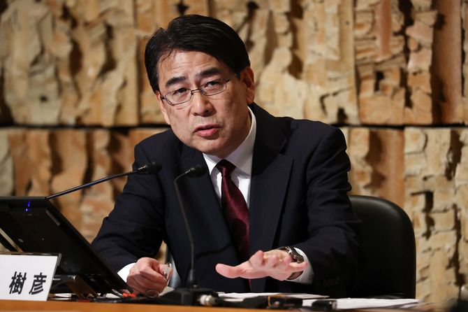 記者会見するNHKの井上樹彦次期会長=2025年12月9日、東京都渋谷区