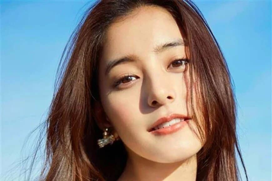 新木優子、“のび太”メガネコーデ姿に「スタイル良い」「のび太ルック似合ってる」ネットで絶賛相次ぐ