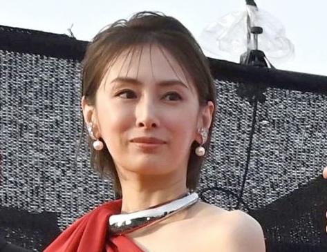 ネット騒然「北川景子様が美しすぎて震えた」神ショート&凄いドレスで映画祭に現る 女優の本気キタ!北川景子しか着れない一着「神々しい」「ママに見えない」 – dメニューニュース ネット騒然「北川景子様が美しすぎて震えた」神ショート&凄いドレスで映画祭に現る 女優の本気キタ!北川景子しか着れない一着「神々しい」「ママに見えない」